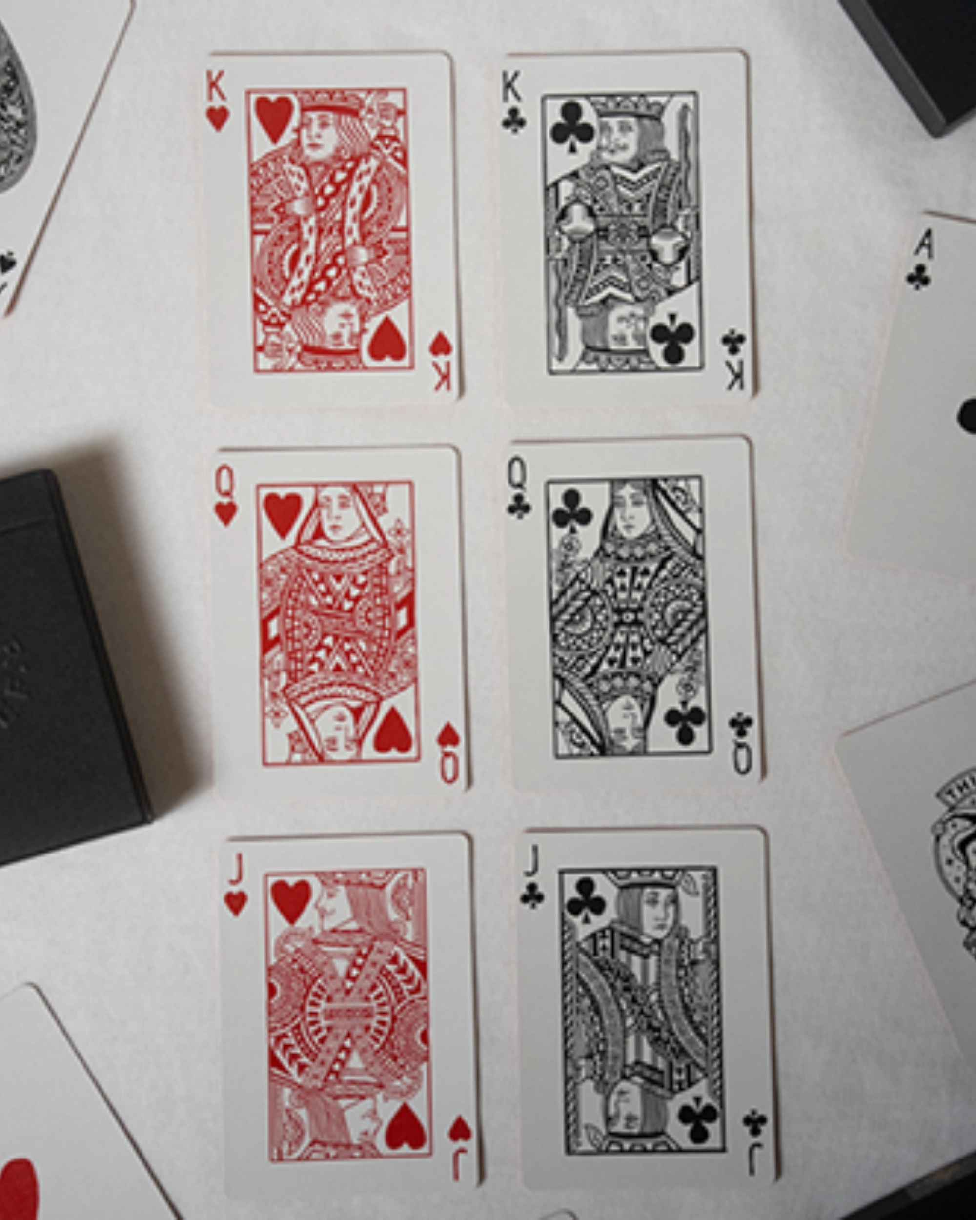 No Borders Edition 2 Crown Back (Red) Oyun Kartı by Joker and the Thief