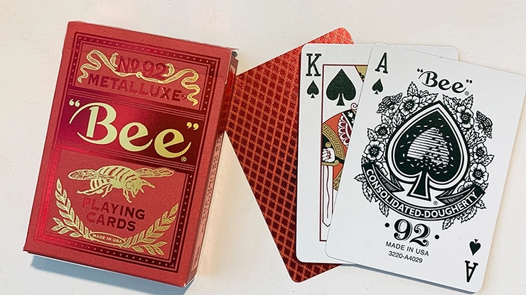 Bee MetalLuxe Red – Kırmızı Metal Folyo Oyun Kartları