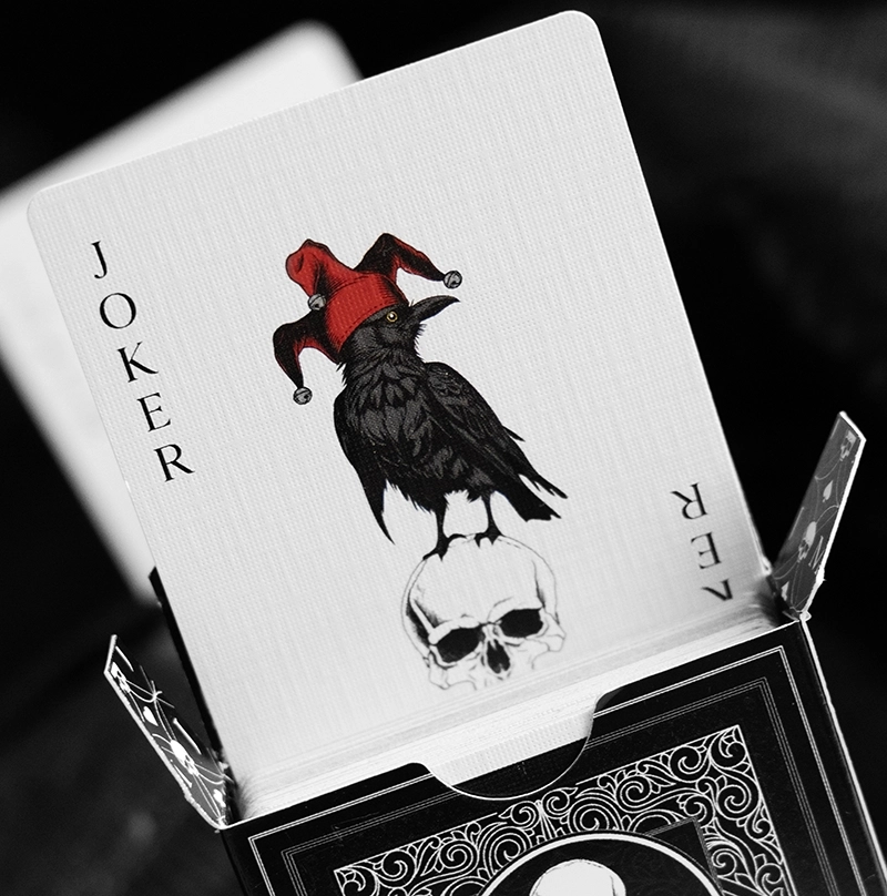 Feather & Bone: The Chrome Hearts (Foil) Oyun Kartları – Joel Meyers