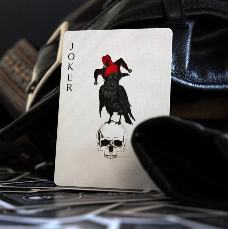 Feather & Bone: The Chrome Hearts (Foil) Oyun Kartları – Joel Meyers