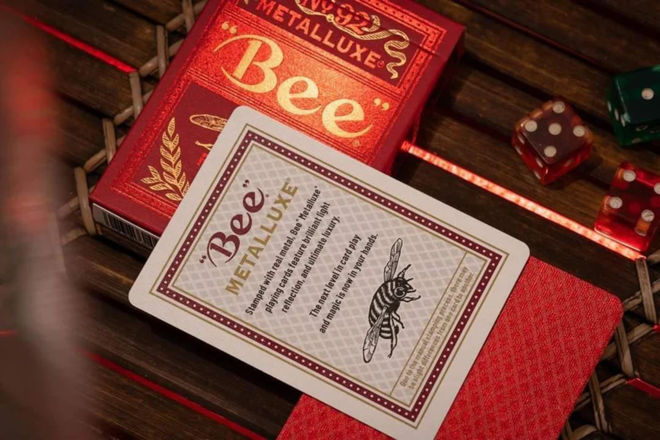 Bee MetalLuxe Red – Kırmızı Metal Folyo Oyun Kartları