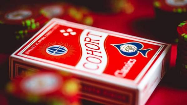 Ellusionist Cohorts İşaretli İskambil Destesi (Kırmızı)