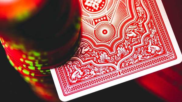 Ellusionist Cohorts İşaretli İskambil Destesi (Kırmızı)