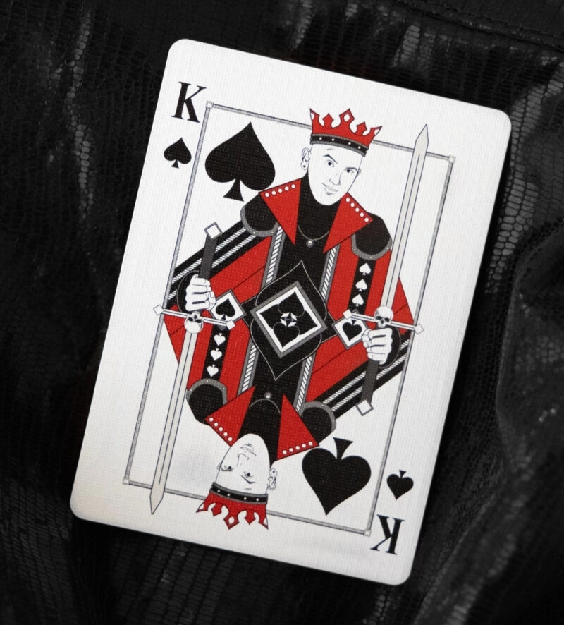 Feather & Bone: The Chrome Hearts (Foil) Oyun Kartları – Joel Meyers