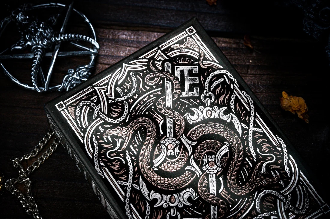  The Keys of Solomon: Silver Spirituum Oyun Kartı  by Riffle Shuffle