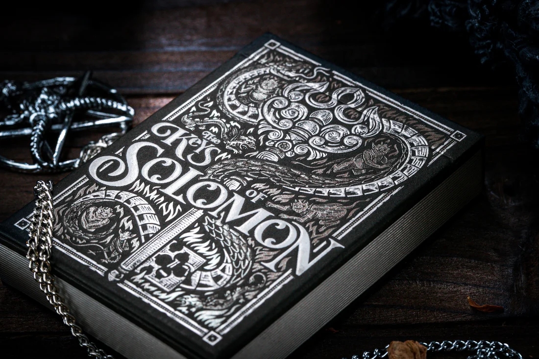  The Keys of Solomon: Silver Spirituum Oyun Kartı  by Riffle Shuffle