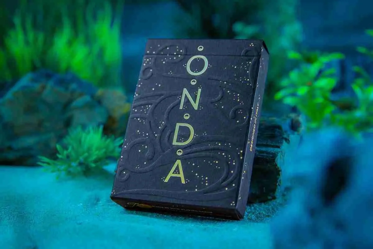 ONDA V2 (Siyah ve Altın) by Jocu Oyun Kartları