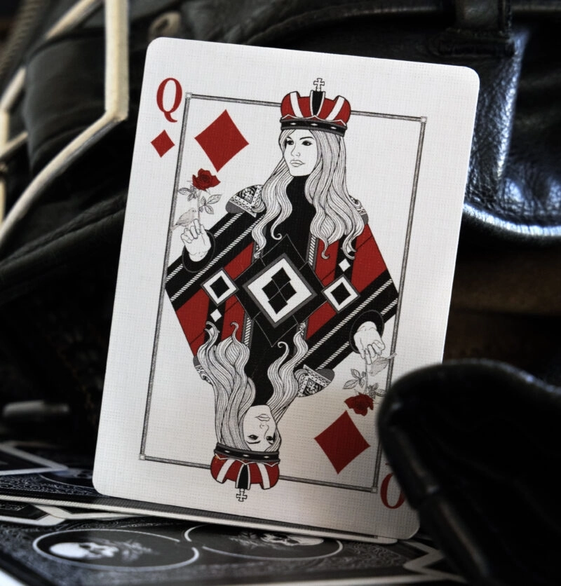 Feather & Bone: The Chrome Hearts (Foil) Oyun Kartları – Joel Meyers